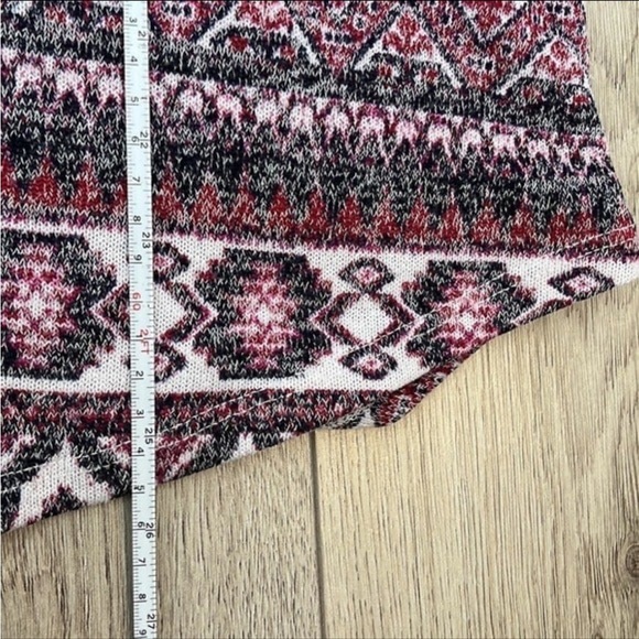 Absolutely Famous Aztec Print Short Sleeve Top Size M - Picture 8 of 8